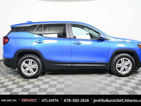 Used 2024 GMC Terrain SLE FWD image 2