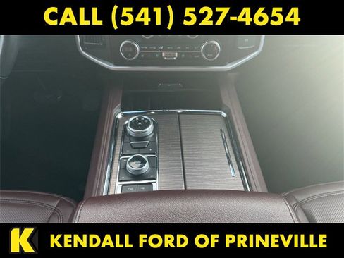 Used 2024 Ford Expedition Limited image 11