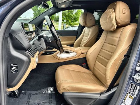 New 2026 Mercedes-Benz GLS 450 4MATIC image 3
