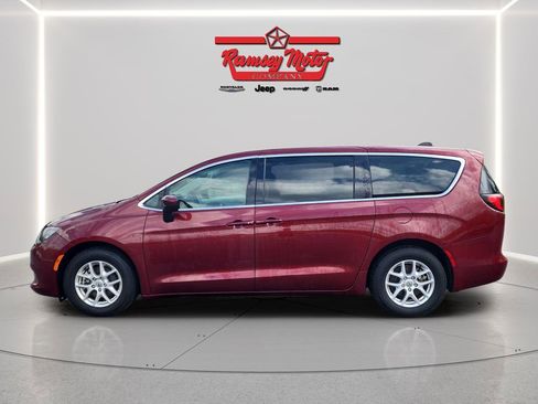 Used 2023 Chrysler Voyager LX FWD image 2