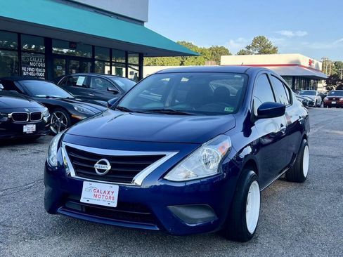 Used 2018 Nissan Versa SV image 1