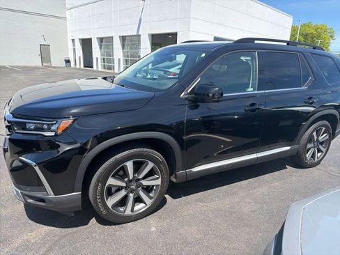 Used 2023 Honda Pilot Touring image 2
