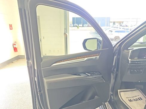 Used 2025 Cadillac Escalade Sport Platinum AWD/4WD image 34