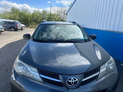 Used 2014 Toyota RAV4 LE AWD/4WD image 3