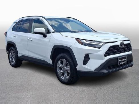 Used 2025 Toyota RAV4 XLE AWD/4WD image 3