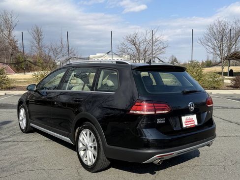Used 2019 Volkswagen Golf Alltrack S image 3