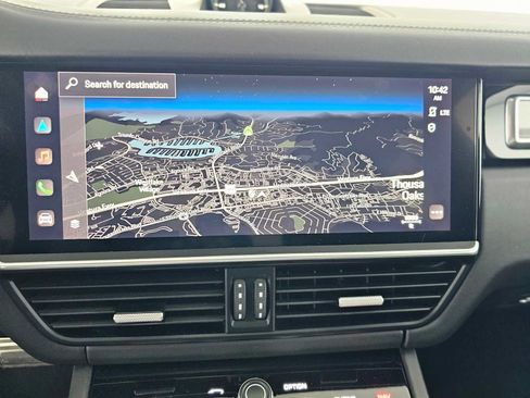 Used 2022 Porsche Cayenne Turbo AWD/4WD image 24