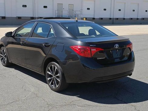 Used 2018 Toyota Corolla SE w/ SE Premium Package FWD image 5