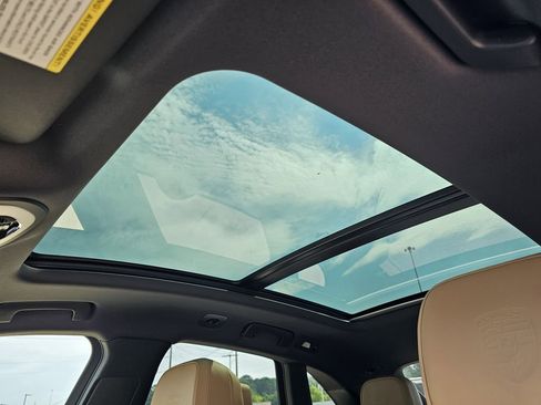 Certified 2025 Porsche Macan AWD/4WD image 21