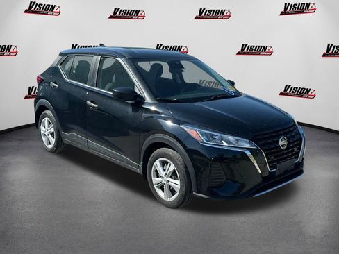 Used 2021 Nissan Kicks S image 3