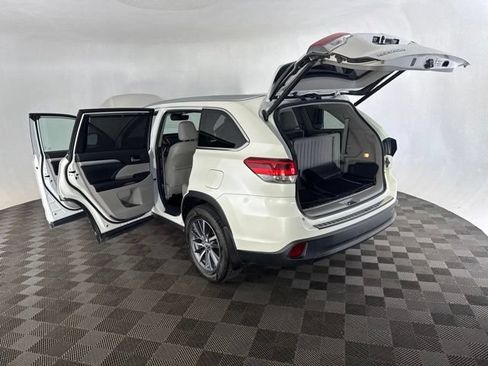 Used 2019 Toyota Highlander XLE w/ Protection Package #3 AWD/4WD image 16