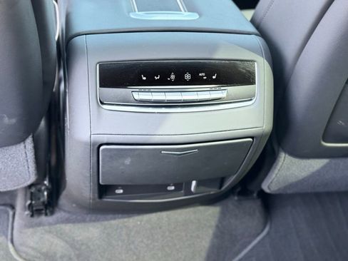 Used 2024 Cadillac Escalade Premium Luxury AWD/4WD image 24