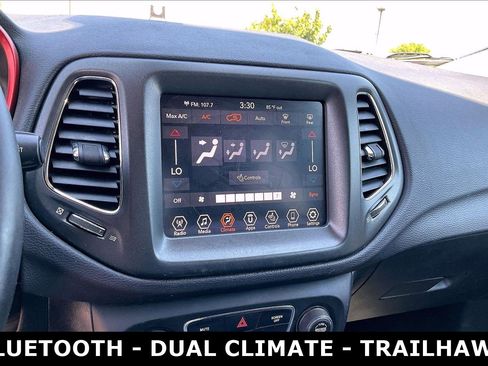 Used 2017 Jeep Compass Trailhawk w/ Leather Interior Group AWD/4WD image 15