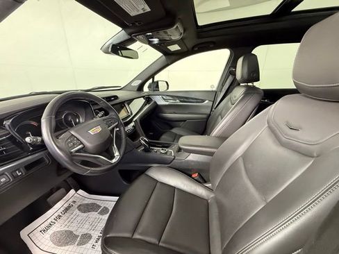 Certified 2025 Cadillac XT6 Premium Luxury image 5