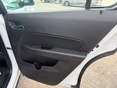Used 2017 Chevrolet Equinox LS FWD image 17