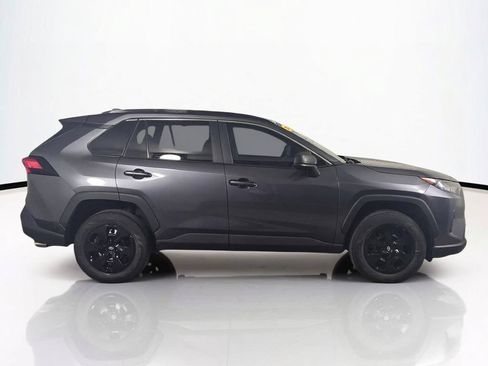 Used 2021 Toyota RAV4 LE FWD image 4