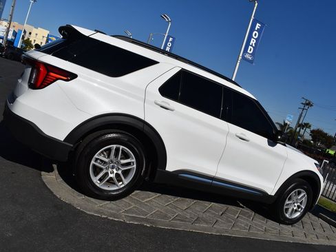 Used 2025 Ford Explorer Active image 2