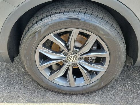 Used 2023 Volkswagen Tiguan SE image 6