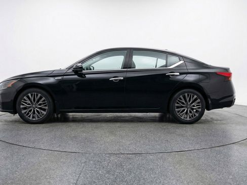 Used 2025 Nissan Altima 2.5 SV FWD image 5