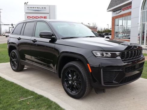 New 2026 Jeep Grand Cherokee Altitude AWD/4WD image 4