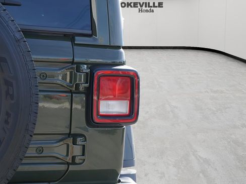 Used 2023 Jeep Wrangler Sahara image 8