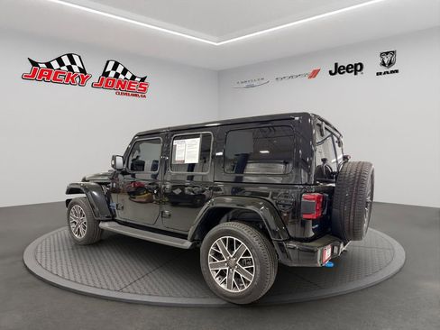 Used 2023 Jeep Wrangler Unlimited Sahara AWD/4WD image 7