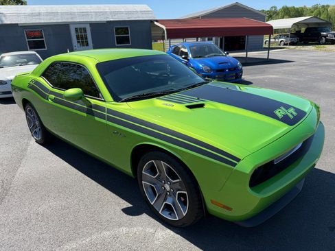 Used 2011 Dodge Challenger R/T image 2