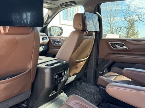 Used 2021 Chevrolet Suburban High Country image 2