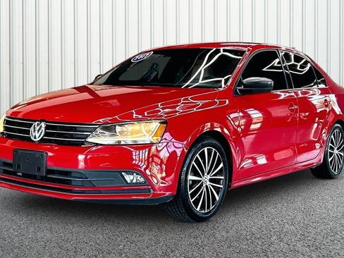 Used 2017 Volkswagen Jetta Sport FWD image 3