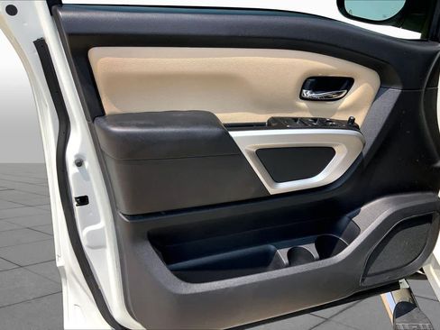 Used 2017 Nissan Titan SV RWD image 21