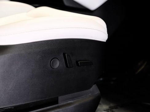 Used 2020 Tesla Model X Long Range image 38