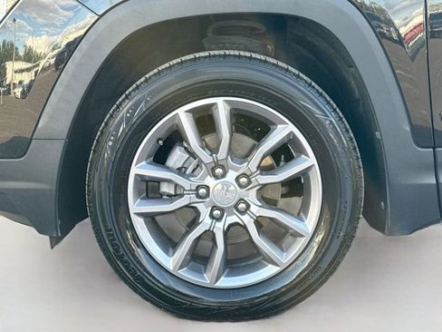 Used 2024 GMC Terrain SLT image 42