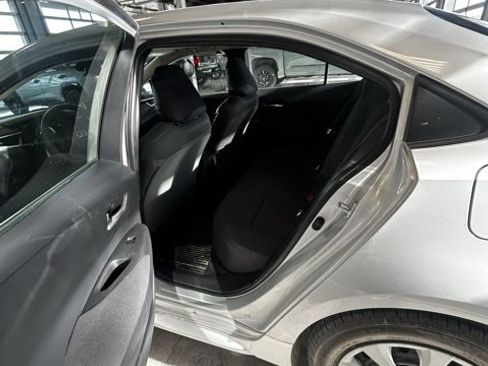 Used 2021 Toyota Corolla LE image 5