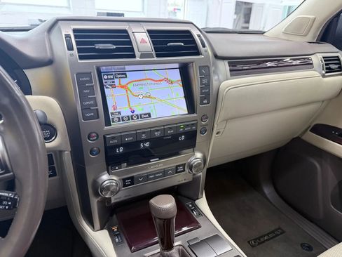 Used 2019 Lexus GX 460 Premium w/ Premium Package AWD/4WD image 10