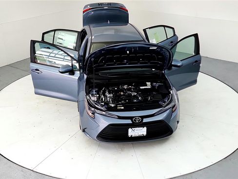 Used 2023 Toyota Corolla LE w/ Carpet Mat Package (TMS) image 22