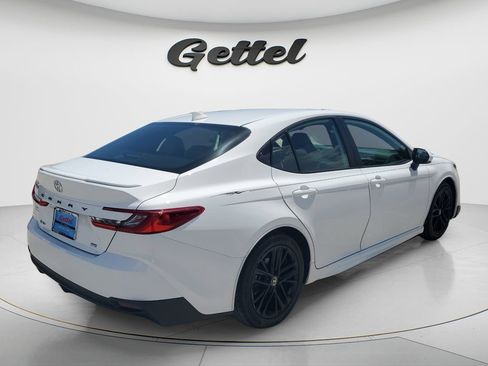 Used 2025 Toyota Camry SE w/ Convenience Package FWD image 5