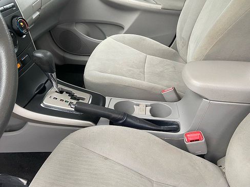 Used 2010 Toyota Corolla LE image 12