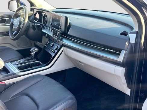 Certified 2024 Kia Carnival LX image 27