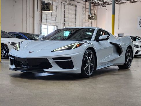Used 2021 Chevrolet Corvette Stingray Preferred Cpe w/ Z51 Performance Package RWD image 4
