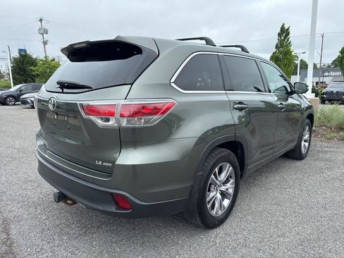Used 2016 Toyota Highlander Plus AWD/4WD image 5