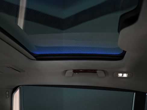 Used 2022 BMW ALPINA B7 xDrive w/ Luxury Rear Seating Package image 13