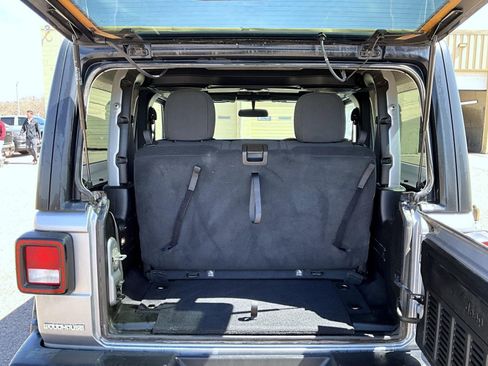 Used 2021 Jeep Wrangler Sport S image 9