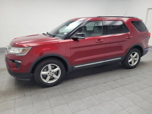 Used 2018 Ford Explorer XLT w/ Equipment Group 202A FWD image 2