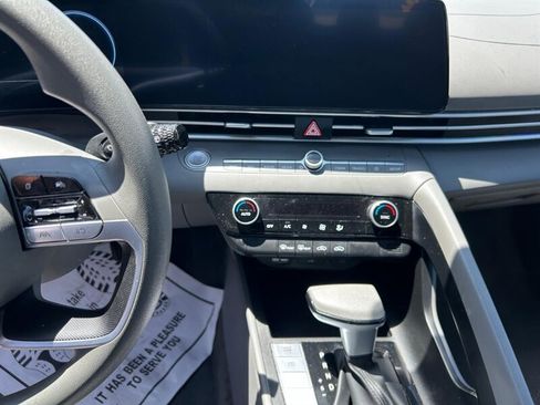 Used 2024 Hyundai Elantra SEL FWD image 12