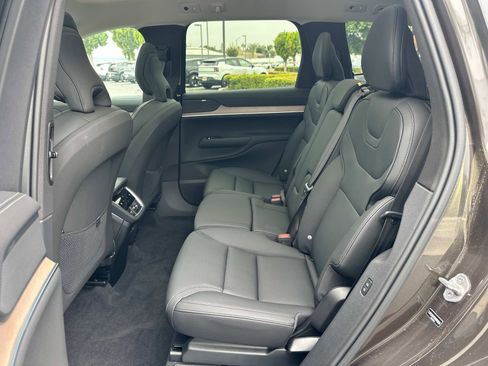 New 2025 Volvo EX90 Plus image 17