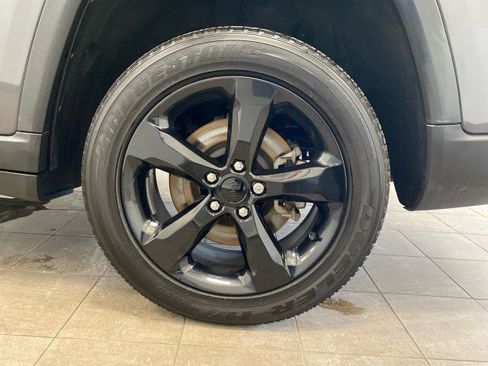 Used 2023 Jeep Grand Cherokee L Limited w/ Black Appearance Package image 27