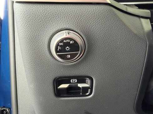 Used 2025 Mercedes-Benz GLC 300 4MATIC image 17