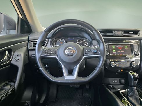 Used 2020 Nissan Rogue SV w/ Premium Package FWD image 12