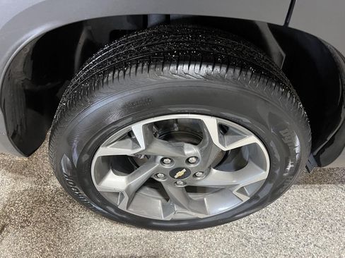 Used 2025 Chevrolet Trax LT FWD image 28