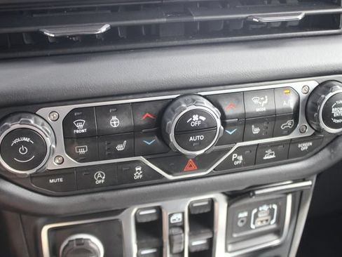 Used 2024 Jeep Wrangler Unlimited Sahara w/ Technology Group AWD/4WD image 9
